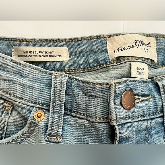 Universal Thread Women's Light Blue Mid-Rise Curvy Skinny Distressed Jeans Sz 4 - Picture 5 of 12